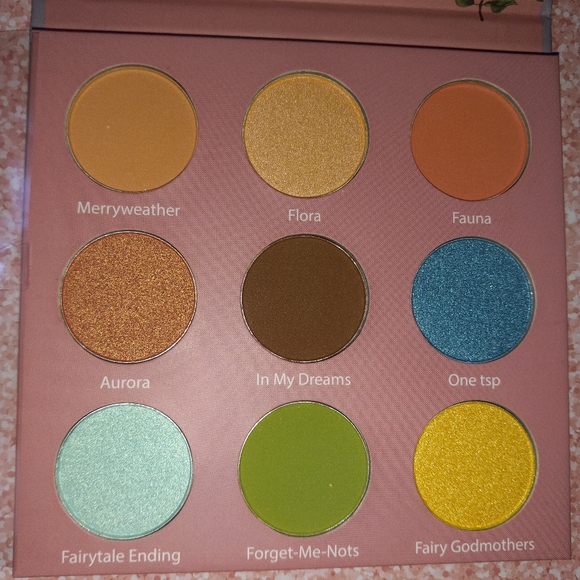 Disney Sleeping Beauty NWT unused eyeshadow palette in pretty femme shades! - Picture 3 of 7